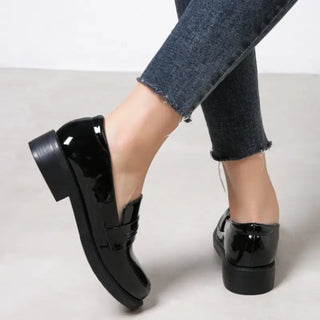 Mocassins noirs en cuir vernis pour femme