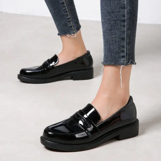 Mocassins noirs en cuir vernis pour femme