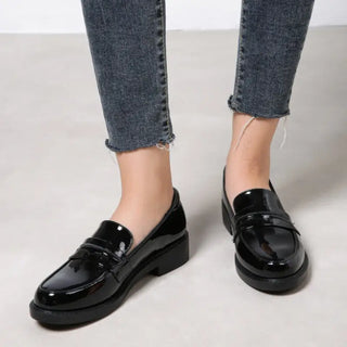 Mocassins noirs en cuir vernis pour femme