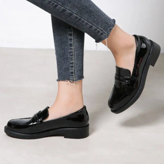 Mocassins noirs en cuir vernis pour femme