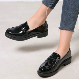 Mocassins noirs en cuir vernis pour femme