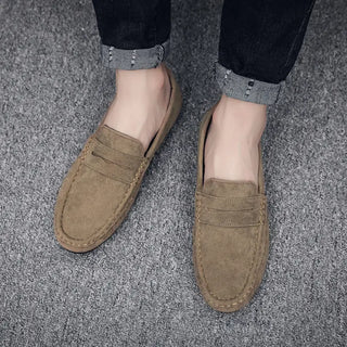 Mocassins beiges en daim souple pour homme