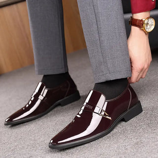 Mocassins marron en cuir vernis pour homme